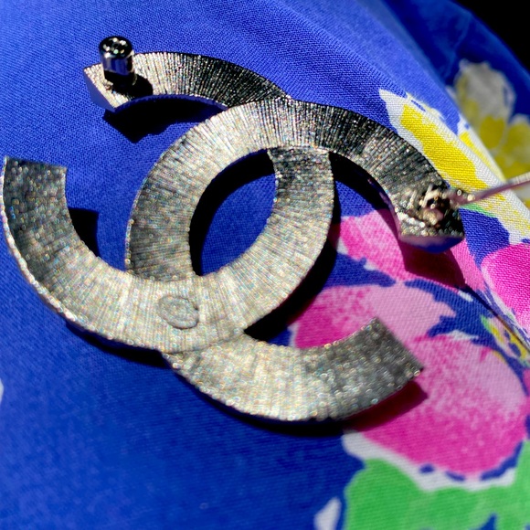 Interested to buy Chanel buttons from past collections- Don't buy this !!! - Picture 1 of 1